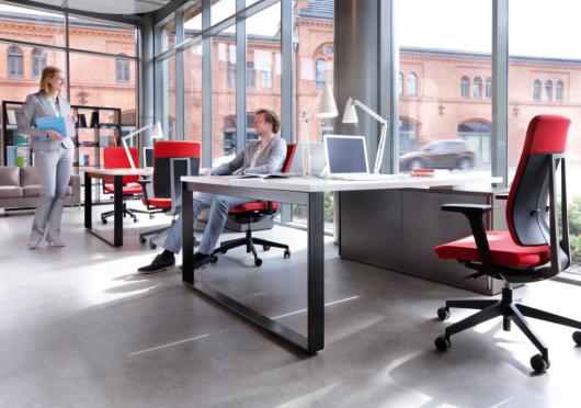 Jak správně sedět na kancelářské židli?